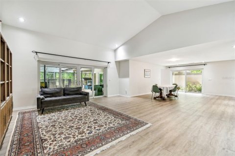 Casa en venta en Tampa, Florida, 5 dormitorios, 311.59 m2 № 1690097 - foto 15