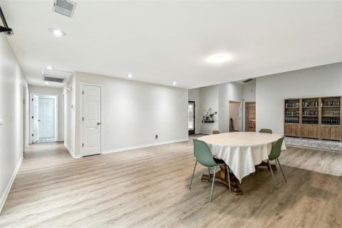 Casa en venta en Tampa, Florida, 5 dormitorios, 311.59 m2 № 1690097 - foto 21