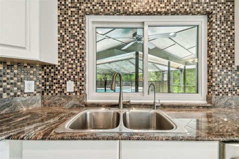 Casa en venta en Tampa, Florida, 5 dormitorios, 311.59 m2 № 1690097 - foto 26