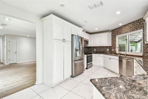 Купить виллу или дом в Тампа, Флорида 3 комнаты, 311.59м2, № 1690097 - фото 28