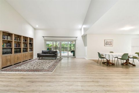 Casa en venta en Tampa, Florida, 5 dormitorios, 311.59 m2 № 1690097 - foto 13