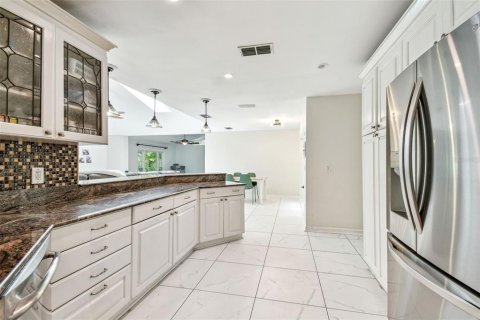 House in Tampa, Florida 5 bedrooms, 311.59 sq.m. № 1690097 - photo 27