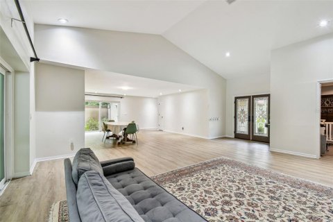 Casa en venta en Tampa, Florida, 5 dormitorios, 311.59 m2 № 1690097 - foto 16