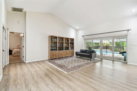 Casa en venta en Tampa, Florida, 5 dormitorios, 311.59 m2 № 1690097 - foto 14