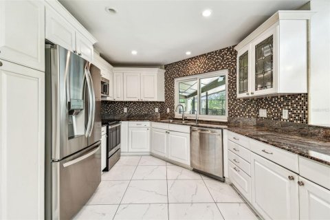 Casa en venta en Tampa, Florida, 5 dormitorios, 311.59 m2 № 1690097 - foto 23
