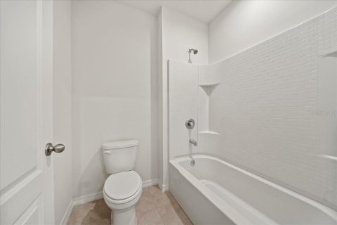 House in Lakeland, Florida 5 bedrooms, 250.46 sq.m. № 2230309 - photo 25