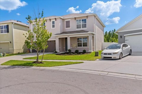 House in Lakeland, Florida 5 bedrooms, 250.46 sq.m. № 2230309 - photo 2