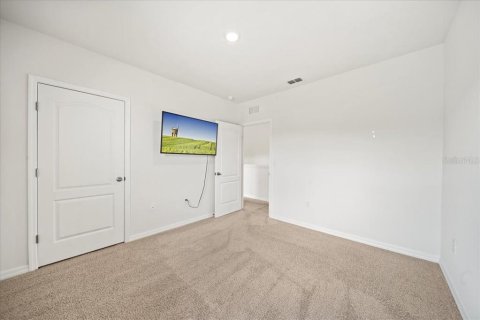 House in Lakeland, Florida 5 bedrooms, 250.46 sq.m. № 2230309 - photo 19
