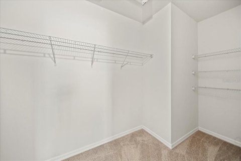 House in Lakeland, Florida 5 bedrooms, 250.46 sq.m. № 2230309 - photo 12