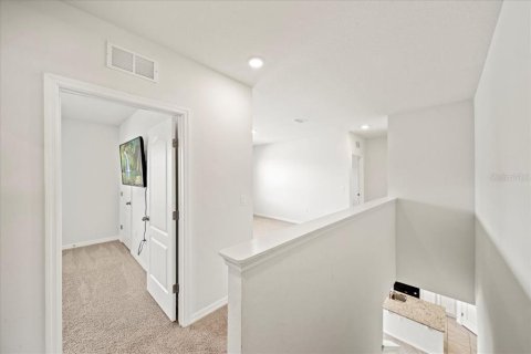 House in Lakeland, Florida 5 bedrooms, 250.46 sq.m. № 2230309 - photo 11