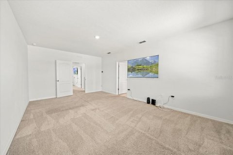 House in Lakeland, Florida 5 bedrooms, 250.46 sq.m. № 2230309 - photo 15