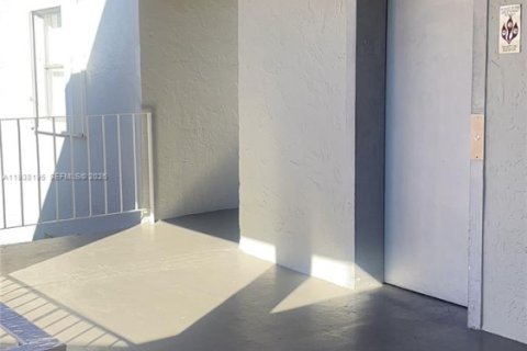 Copropriété à vendre à Hialeah, Floride: 3 chambres, 124.02 m2 № 1996847 - photo 2