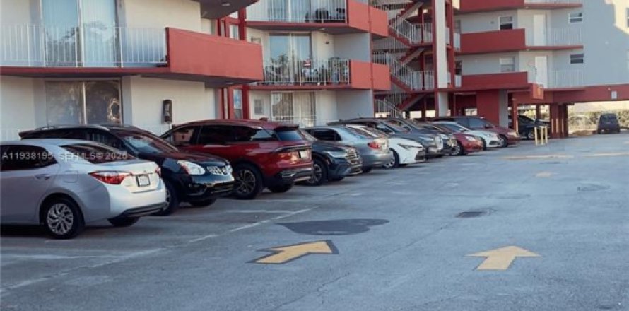 Condo à Hialeah, Floride, 3 chambres  № 1996847