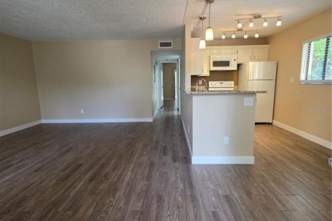 Copropriété à louer à Palm Harbor, Floride: 2 chambres, 84.17 m2 № 1523139 - photo 6