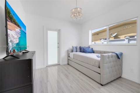 House in Miami, Florida 5 bedrooms, 263.56 sq.m. № 2019350 - photo 16