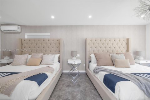 House in Miami, Florida 5 bedrooms, 263.56 sq.m. № 2019350 - photo 26