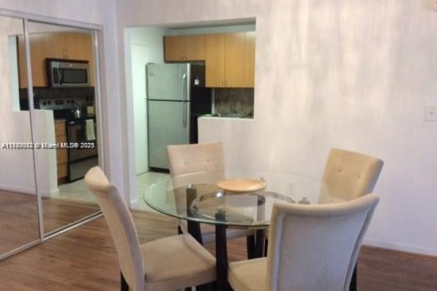 Condo in Sunny Isles Beach, Florida, 1 bedroom  № 1861199 - photo 4
