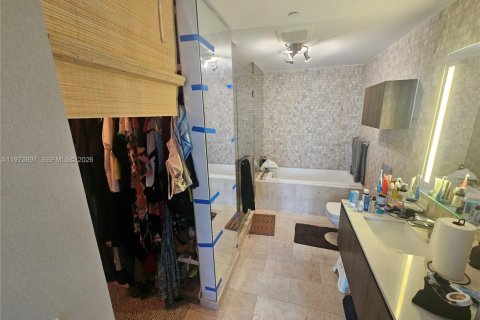 Condo in Miami, Florida, 1 bedroom  № 2040660 - photo 13