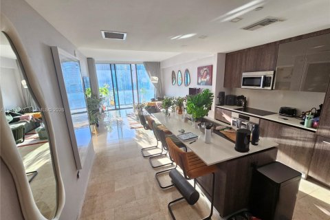 Condo in Miami, Florida, 1 bedroom  № 2040660 - photo 2