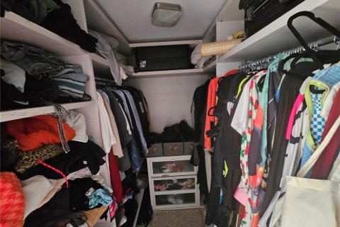 Condo in Miami, Florida, 1 bedroom  № 2040660 - photo 16