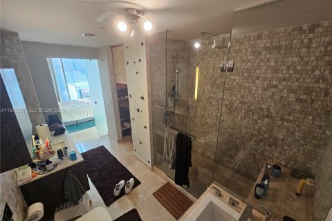 Condo in Miami, Florida, 1 bedroom  № 2040660 - photo 12