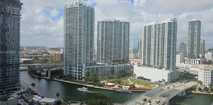 Condo in Miami, Florida, 1 bedroom  № 2040660
