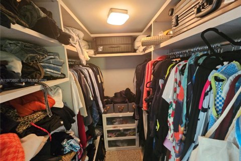 Condo in Miami, Florida, 1 bedroom  № 2040660 - photo 17