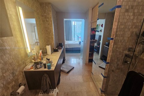 Condo in Miami, Florida, 1 bedroom  № 2040660 - photo 14