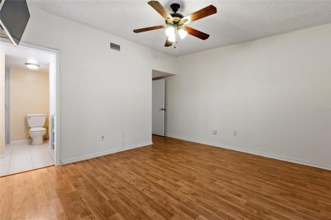 Condo in Pinellas Park, Florida, 2 bedrooms  № 1904010 - photo 23