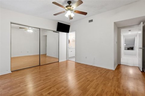 Condo in Pinellas Park, Florida, 2 bedrooms  № 1904010 - photo 20