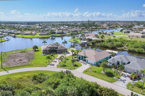 House in Port Charlotte, Florida 3 bedrooms, 229.84 sq.m. № 1894329 - photo 3