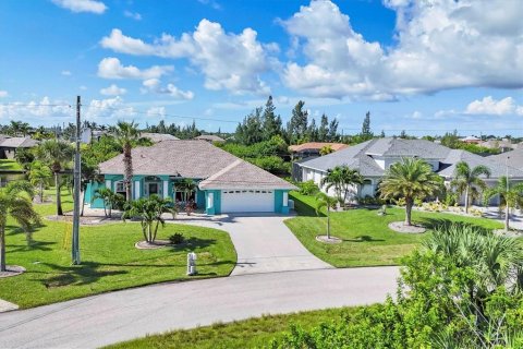 House in Port Charlotte, Florida 3 bedrooms, 229.84 sq.m. № 1894329 - photo 4