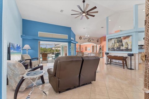 House in Port Charlotte, Florida 3 bedrooms, 229.84 sq.m. № 1894329 - photo 8