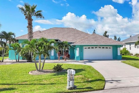 House in Port Charlotte, Florida 3 bedrooms, 229.84 sq.m. № 1894329 - photo 1