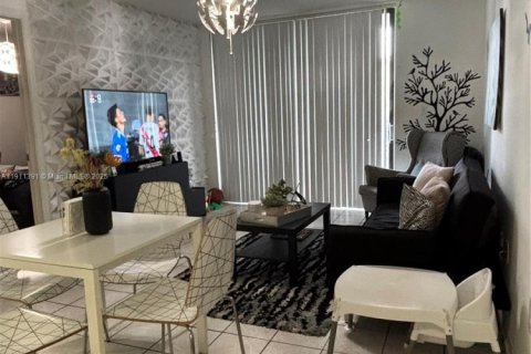 Снять в аренду кондоминиум в Майами, Флорида 2 спальни, 70.61м2, № 1967292 - фото 3