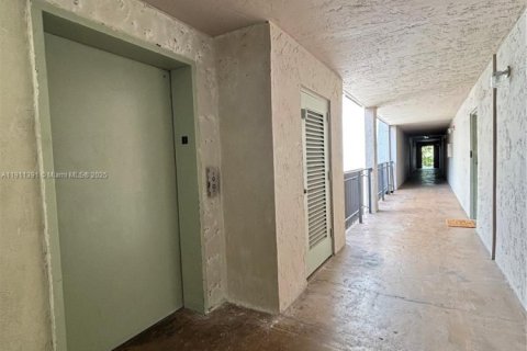 Снять в аренду кондоминиум в Майами, Флорида 2 спальни, 70.61м2, № 1967292 - фото 28