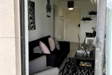 Снять в аренду кондоминиум в Майами, Флорида 2 спальни, 70.61м2, № 1967292 - фото 25
