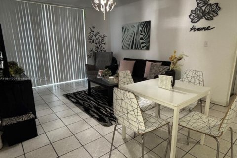 Снять в аренду кондоминиум в Майами, Флорида 2 спальни, 70.61м2, № 1967292 - фото 6