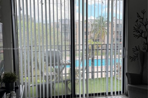 Снять в аренду кондоминиум в Майами, Флорида 2 спальни, 70.61м2, № 1967292 - фото 20