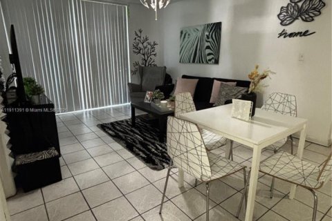 Снять в аренду кондоминиум в Майами, Флорида 2 спальни, 70.61м2, № 1967292 - фото 5