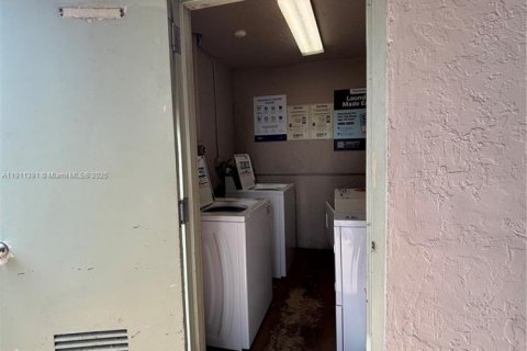 Снять в аренду кондоминиум в Майами, Флорида 2 спальни, 70.61м2, № 1967292 - фото 30