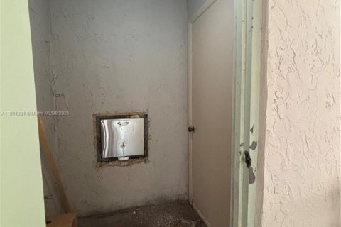 Снять в аренду кондоминиум в Майами, Флорида 2 спальни, 70.61м2, № 1967292 - фото 29