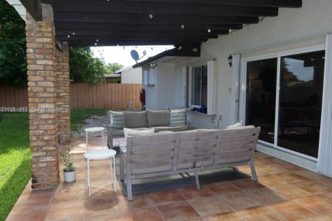 Villa ou maison à louer à Miami, Floride: 3 chambres, 169.08 m2 № 1997116 - photo 14