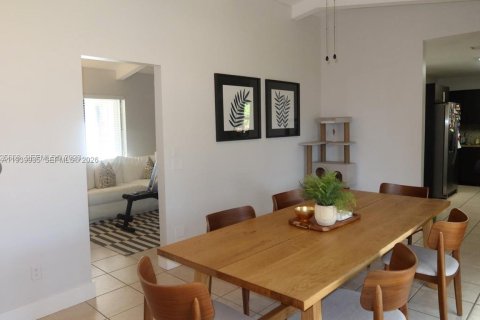 Villa ou maison à louer à Miami, Floride: 3 chambres, 169.08 m2 № 1997116 - photo 4