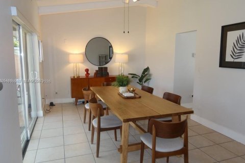 Villa ou maison à louer à Miami, Floride: 3 chambres, 169.08 m2 № 1997116 - photo 3