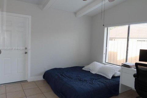 Villa ou maison à louer à Miami, Floride: 3 chambres, 169.08 m2 № 1997116 - photo 11