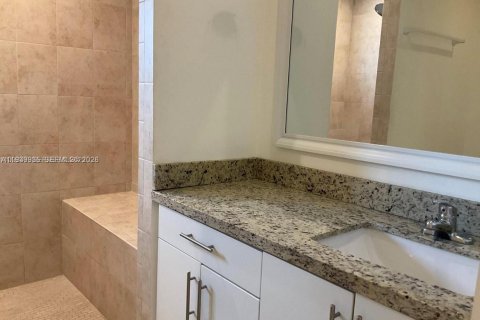 Villa ou maison à louer à Miami, Floride: 3 chambres, 169.08 m2 № 1997116 - photo 7