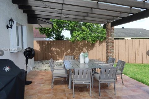 Villa ou maison à louer à Miami, Floride: 3 chambres, 169.08 m2 № 1997116 - photo 13