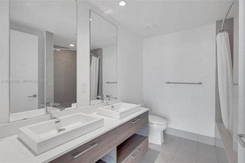 Купить кондоминиум в Майами, Флорида 2 спальни, 80.64м2, № 2090042 - фото 18