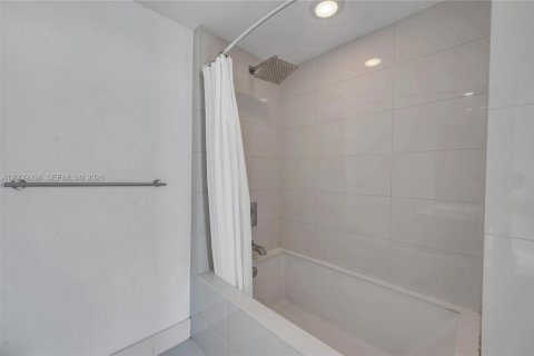 Купить кондоминиум в Майами, Флорида 2 спальни, 80.64м2, № 2090042 - фото 19